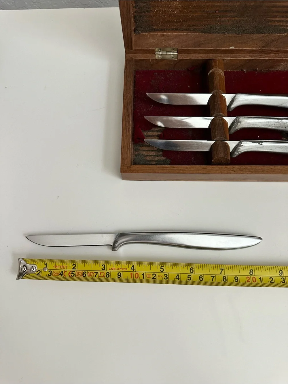 Vintage Gerber Miming Legendary Blades-Steak Knives-Set of 4-Original Walnut Box